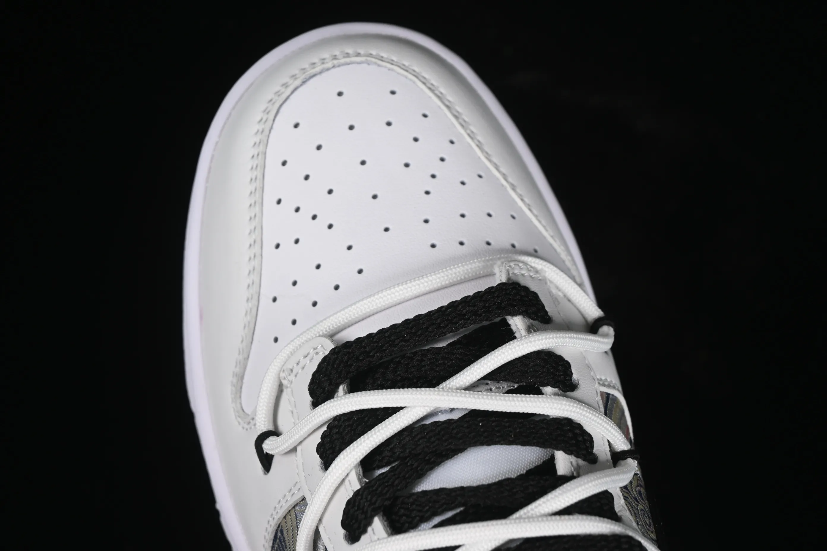 All categories Nk SB Dunk series Nk SB Dunk Low low-top sneakers Nk Dunk Low Year of the Dragon limited edition CNY Qiansi Ancient Rhyme Gift Box Silver White SB strap low-top casual sneakers DV0831-101